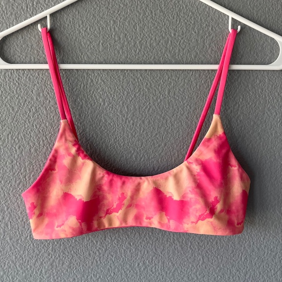 Vaya Island - Oasis Reversible Bikini Top - Picture 1 of 10